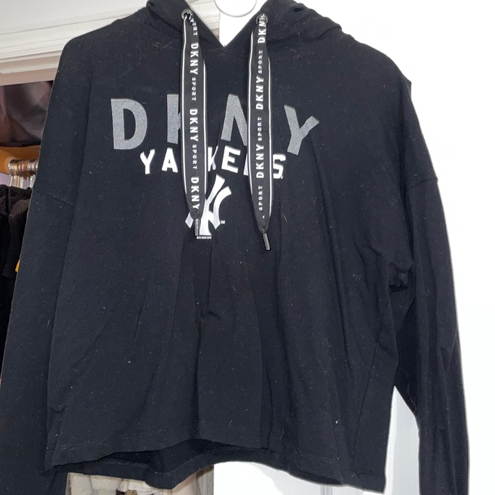 Women’s Yankees DKNY sweatshirt